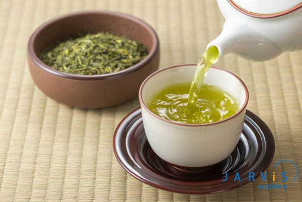 Trà xanh có màu xanh thẫm ngả vàng