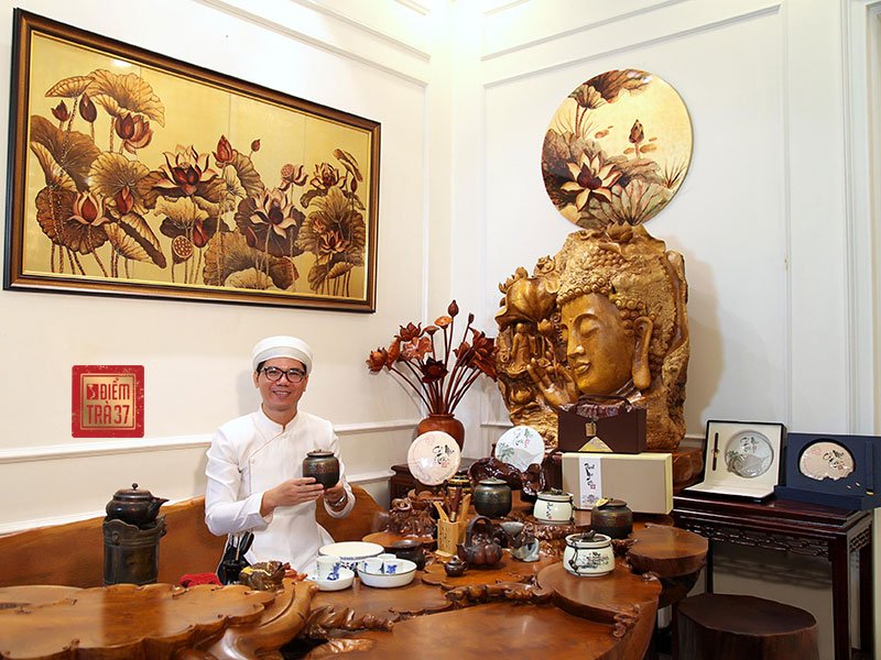 Nghệ nhân Hoàng Anh Sướng tại Điểm trà 37